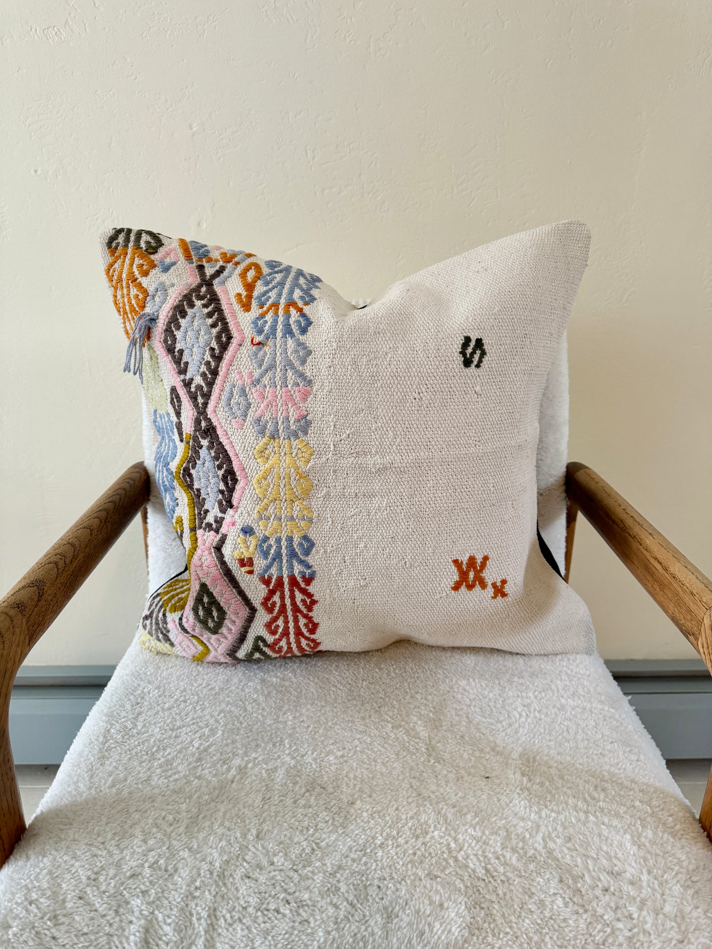 Kilim Throw Pillow 009 | 20" x 20"