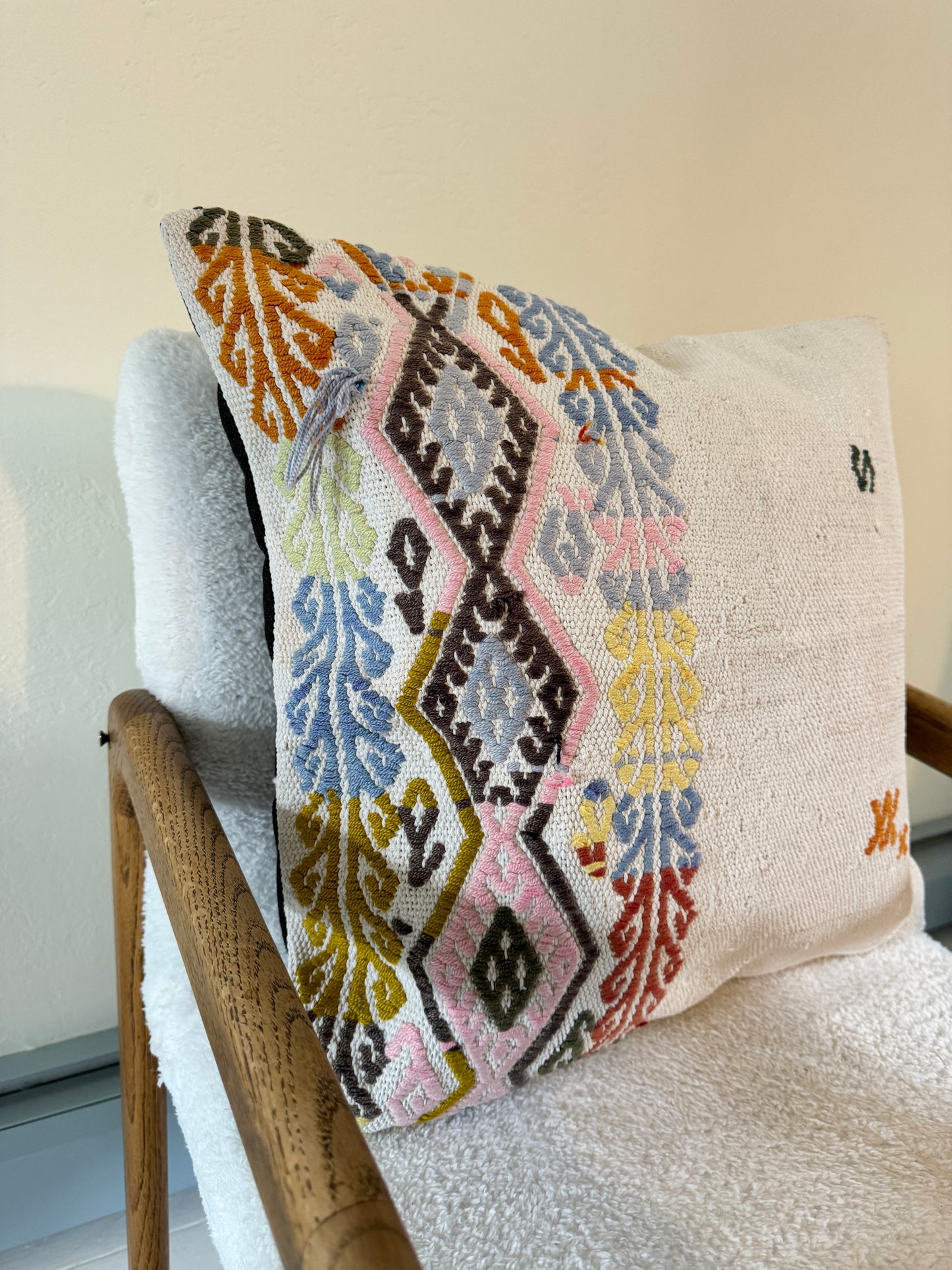 Kilim Throw Pillow 009 | 20" x 20"