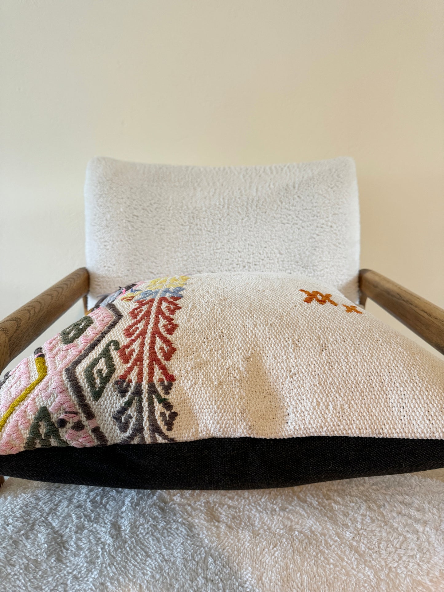 Kilim Throw Pillow 009 | 20" x 20"